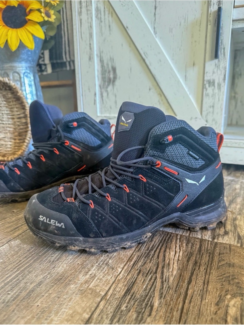 Salewa Mens Hiking Boots size 9.5